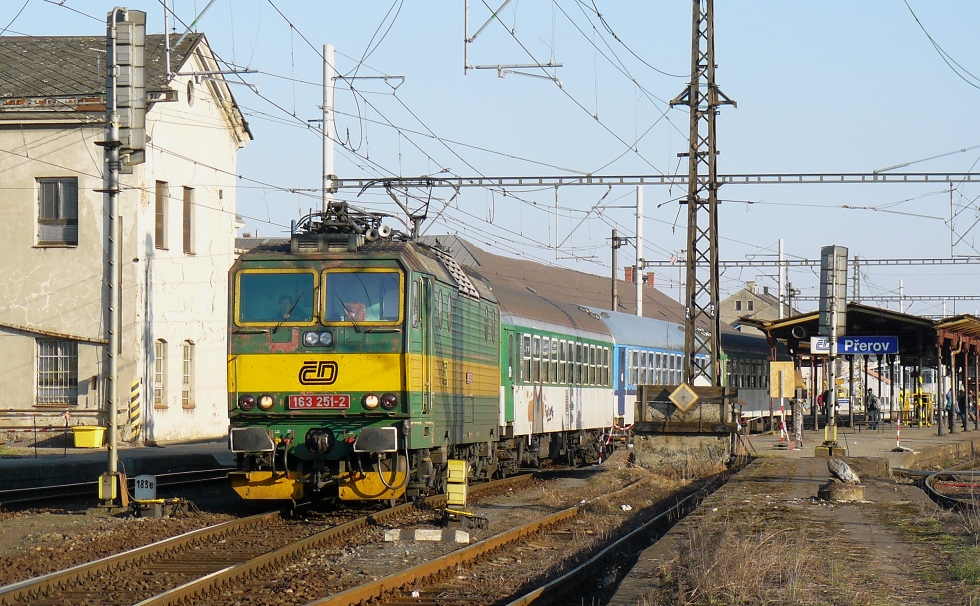 163 251-2