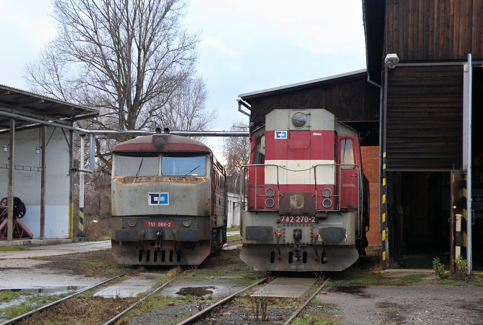 742 270-2