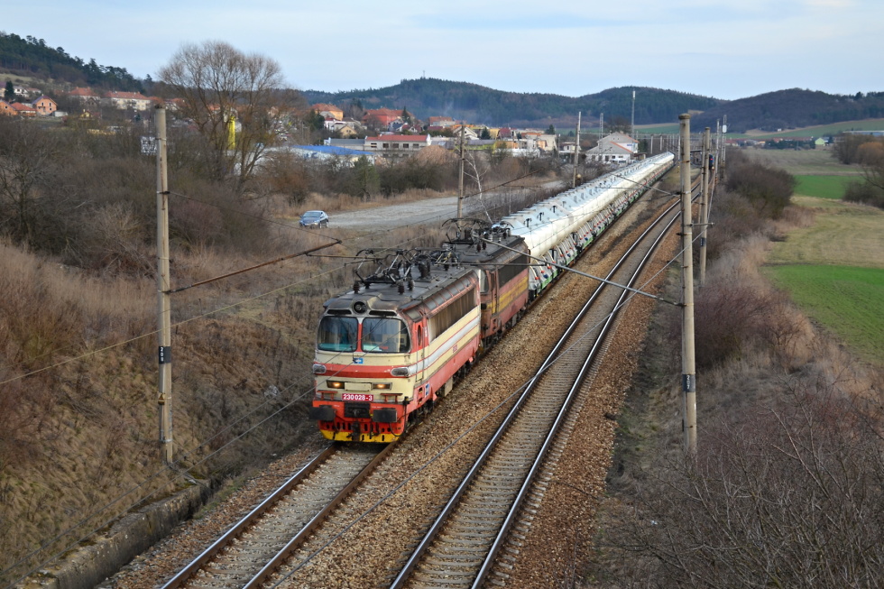 230 028-3