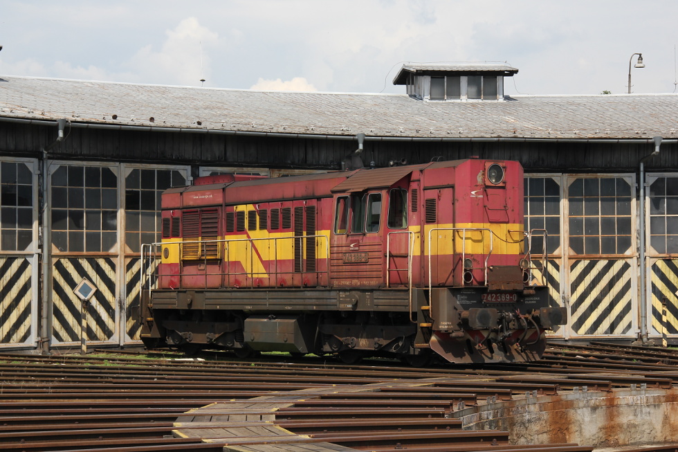 742 389-0