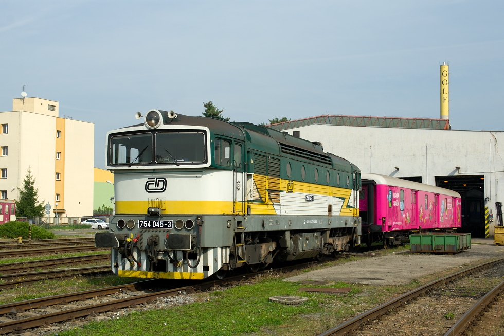 754 045-3