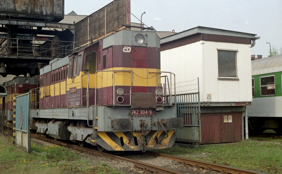 742 304-9