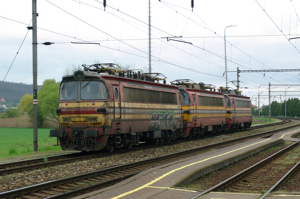 240 061-2