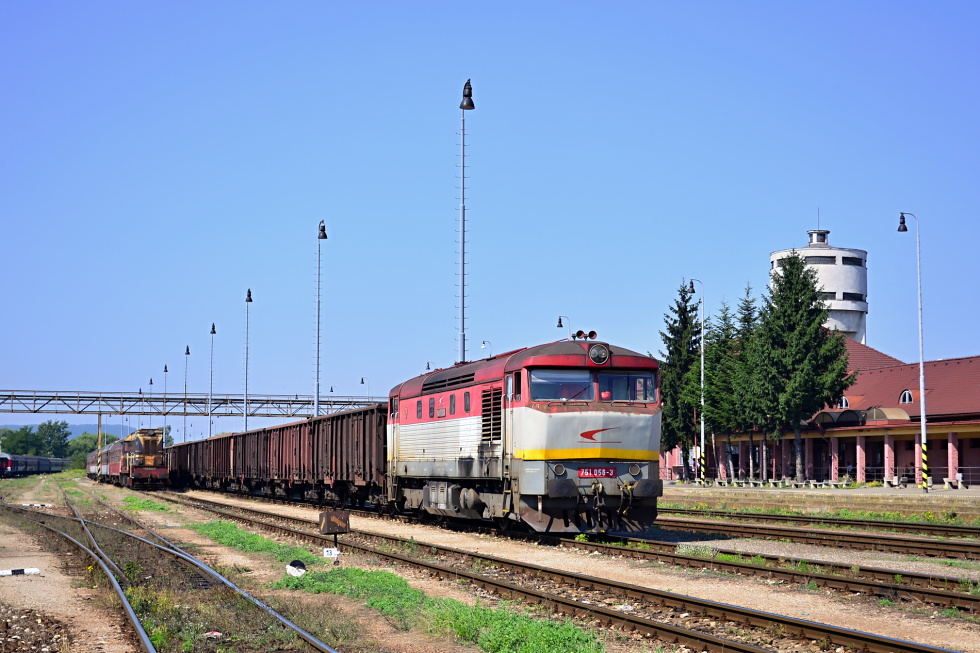 751 056-3