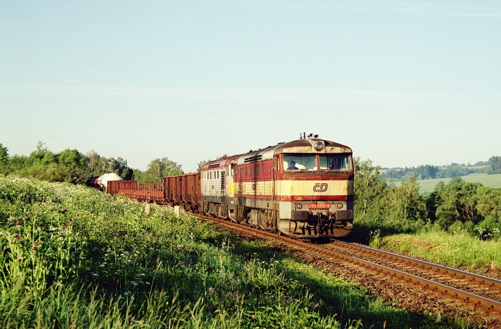 751 089-4