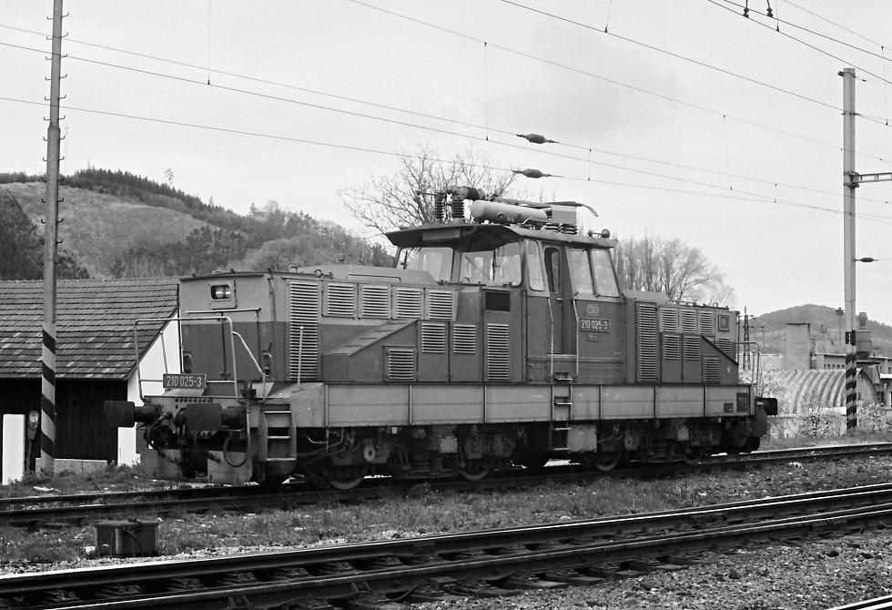 210 025-3
