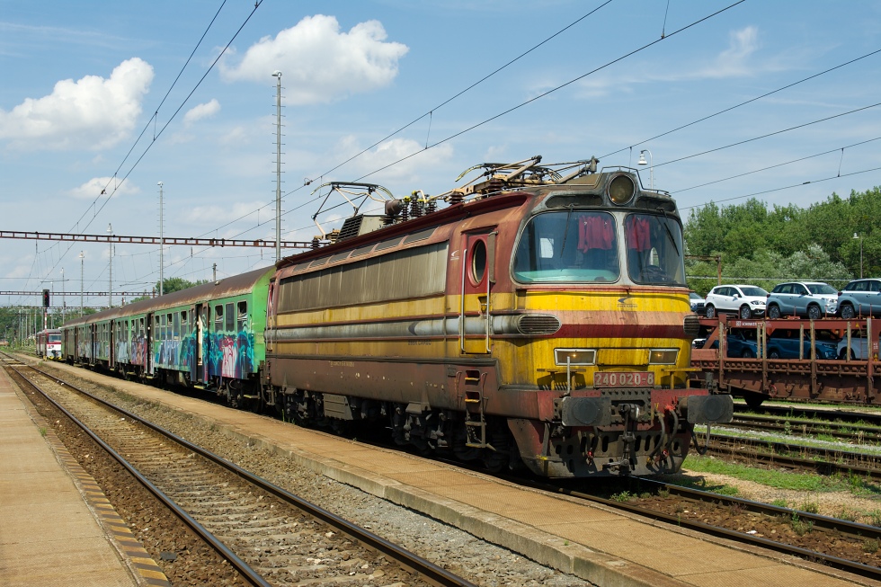 240 020-8