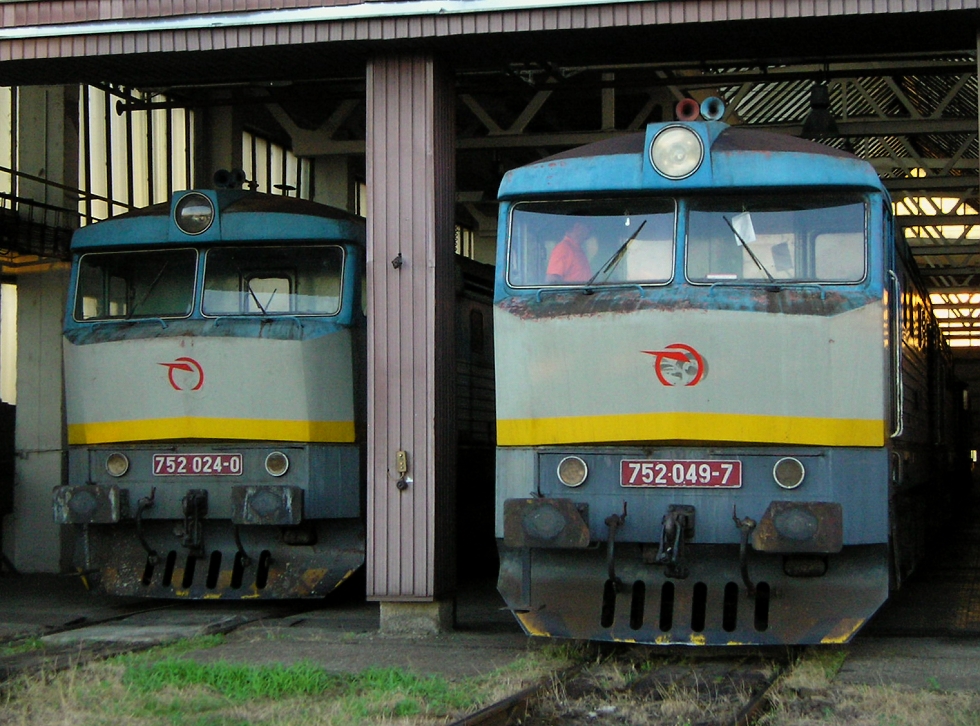 752 049-7