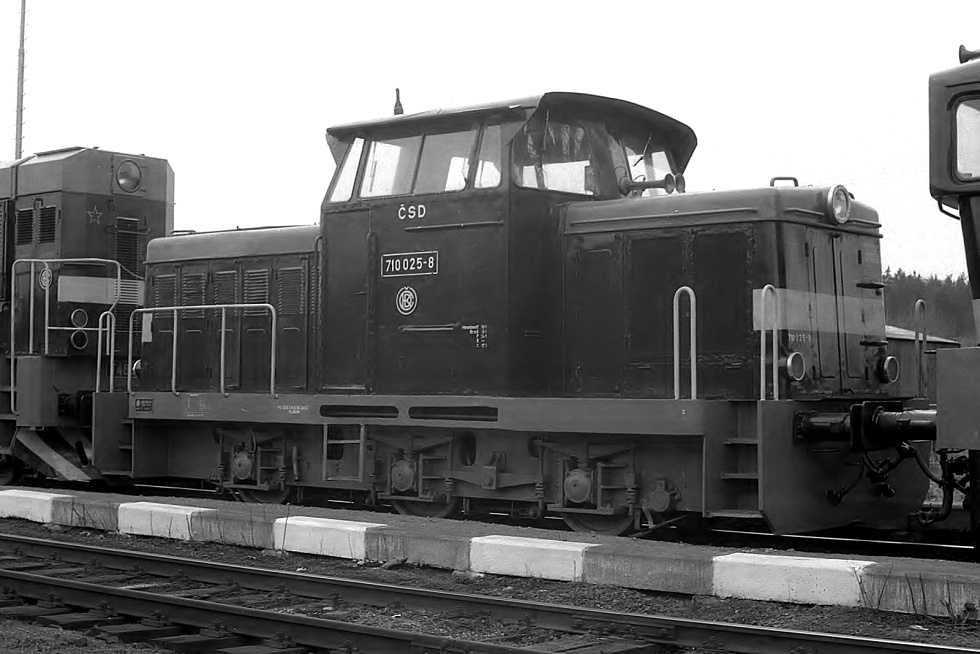 710 025-8