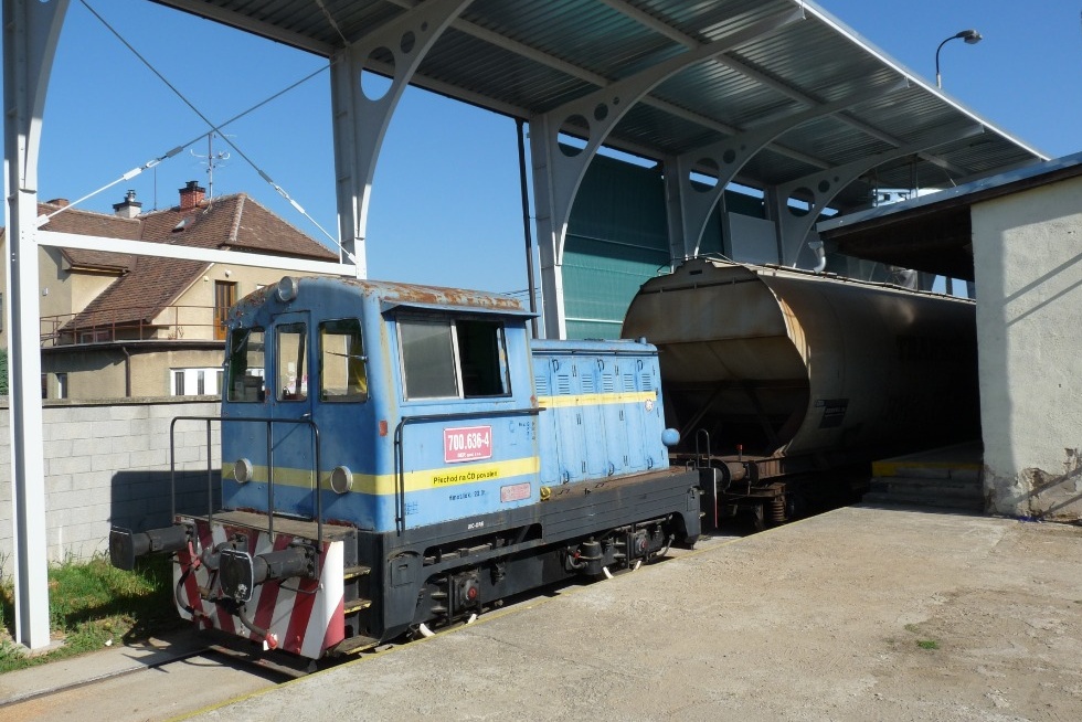 700 636-4