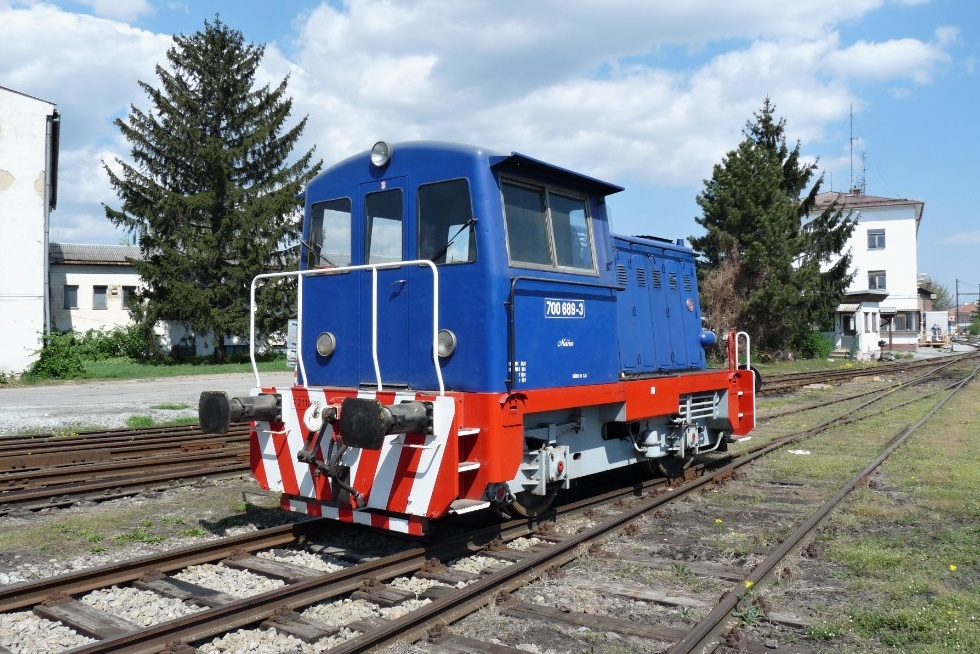 700 689-4