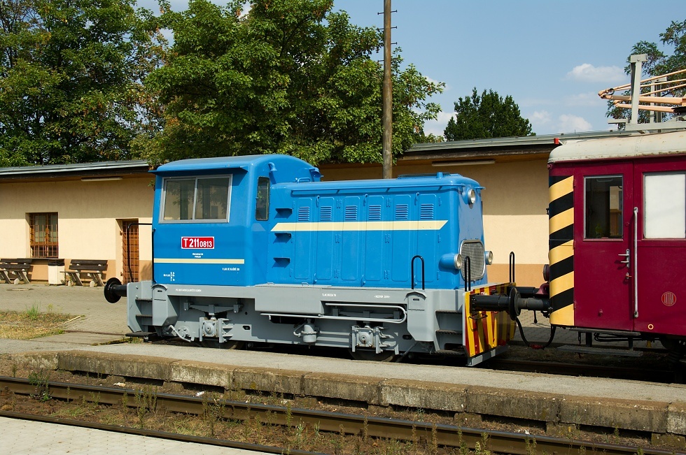 700 813-9