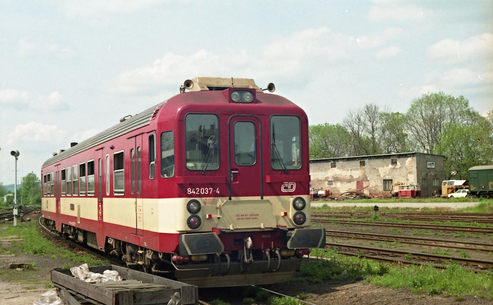 842 037-4
