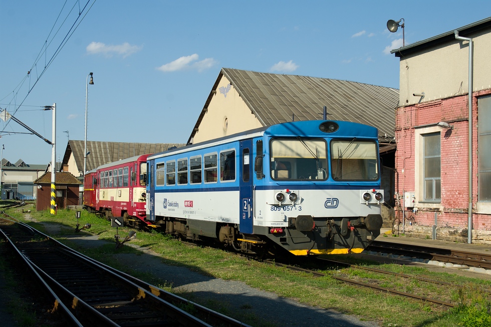 809 057-3