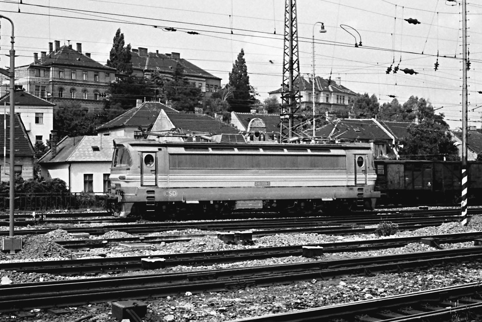 240 009-1