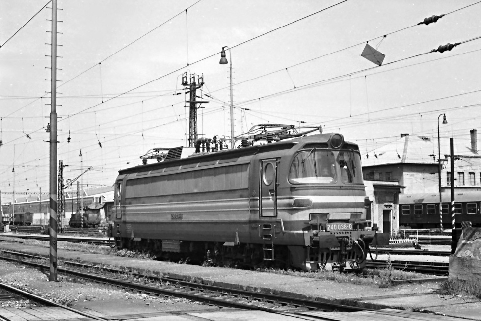 240 038-0