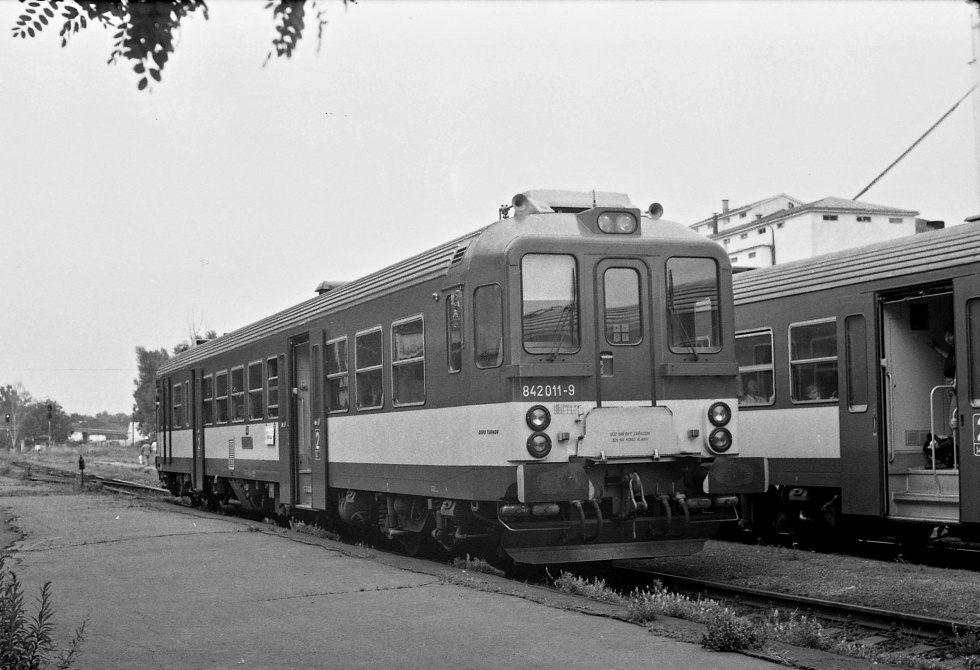 842 011-9