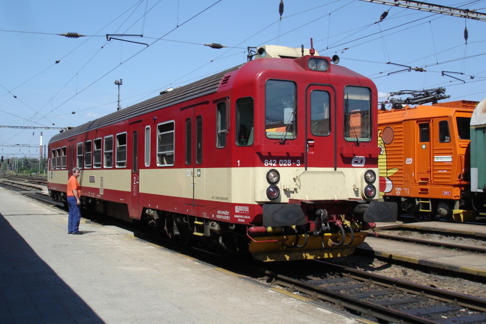 842 028-3
