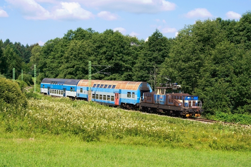 210 045-1