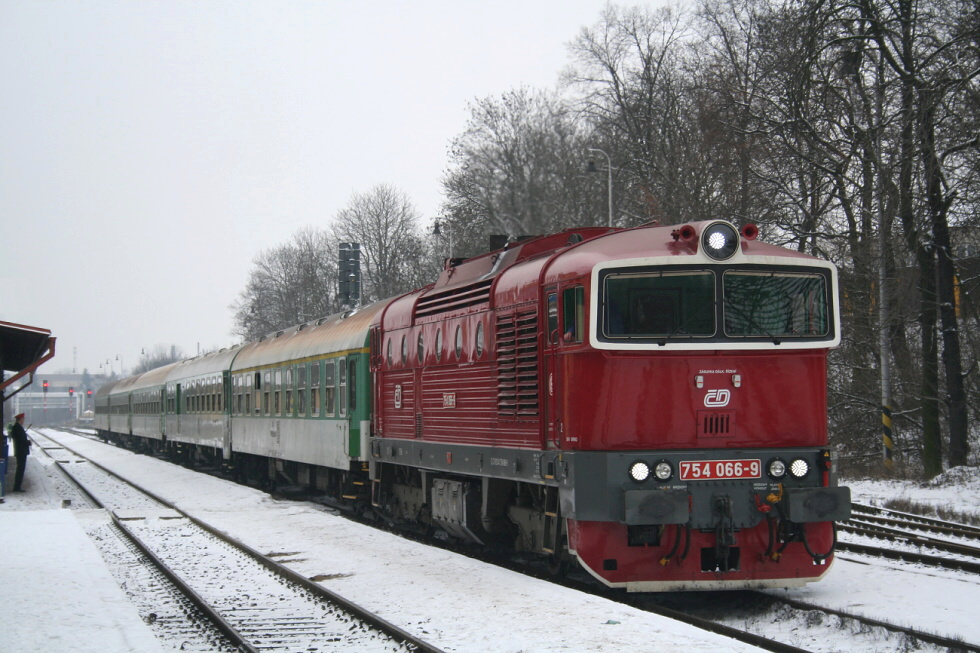 754 066-9