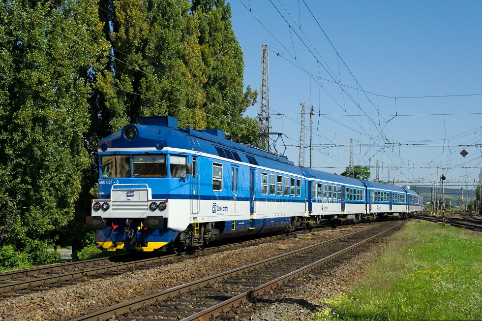 560 021-8