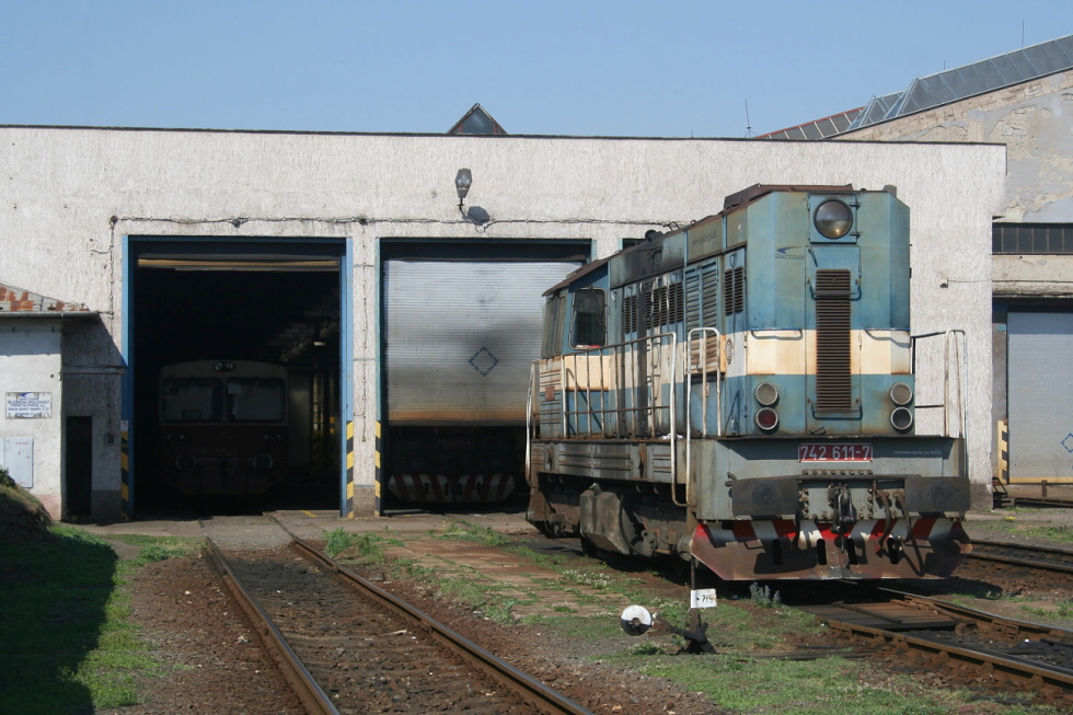 742 611-7