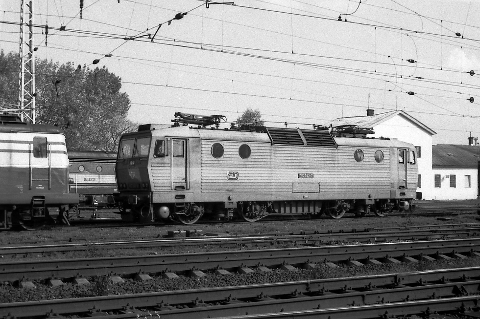 163 043-3