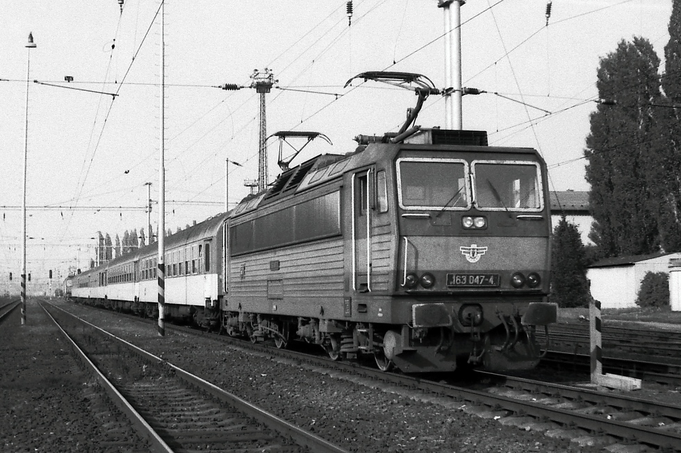 163 047-4