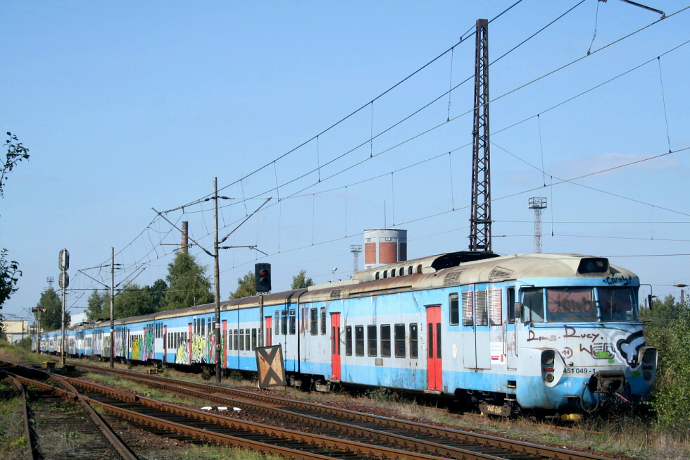 451 049-1