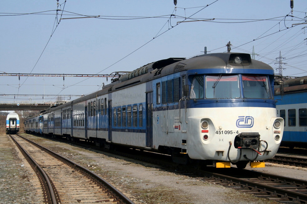 451 095-4