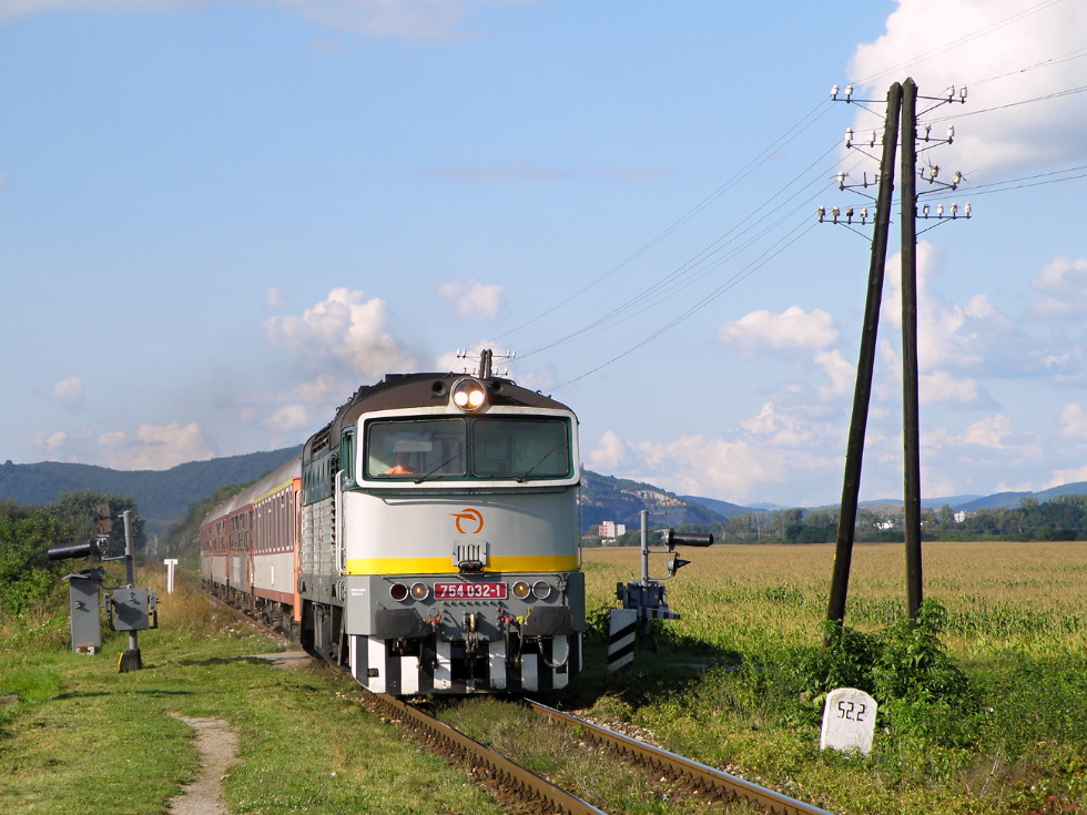 754 032-1