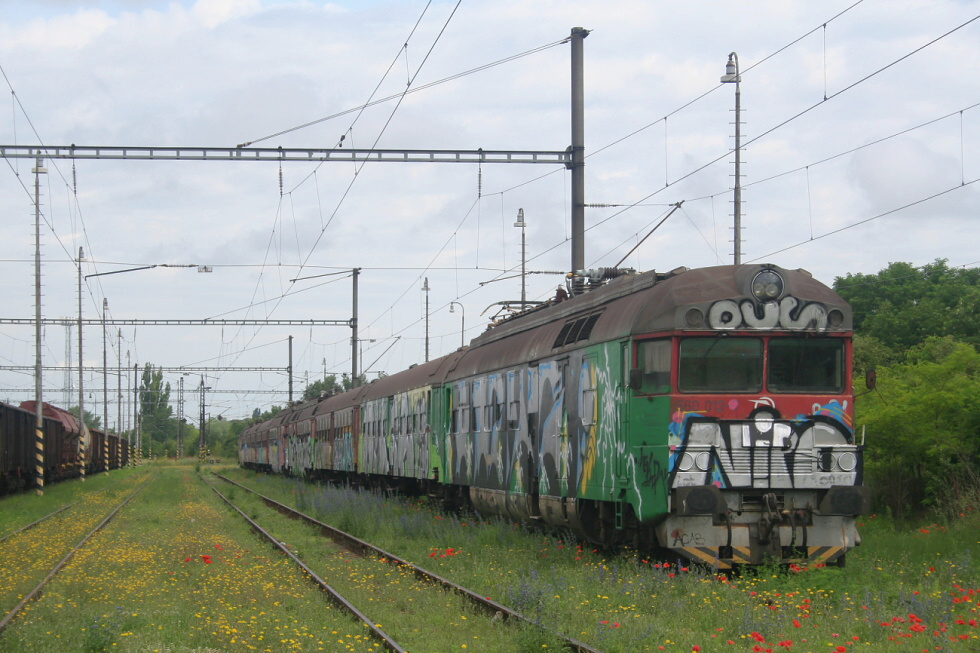 560 012-7