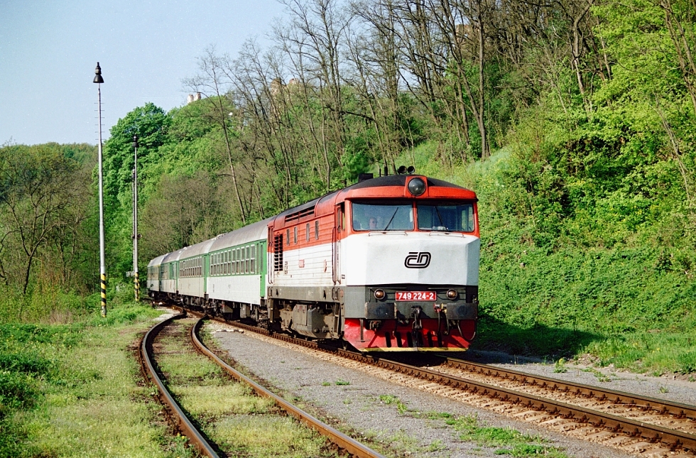 749 224-2