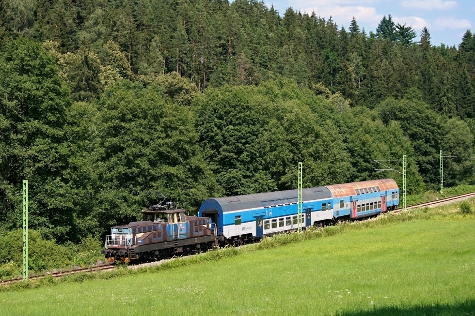210 045-1