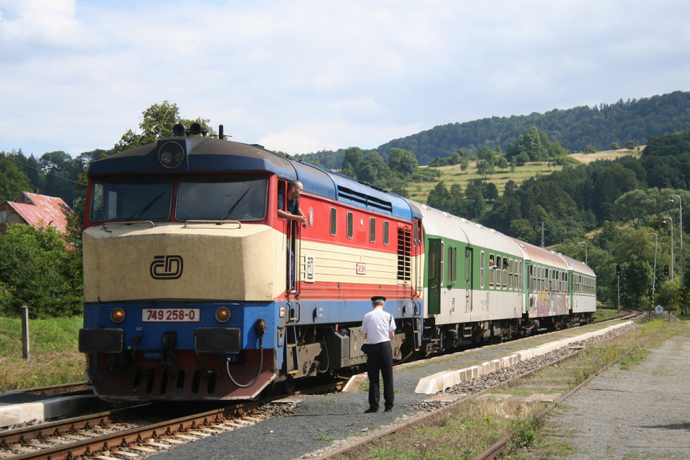 749 258-0