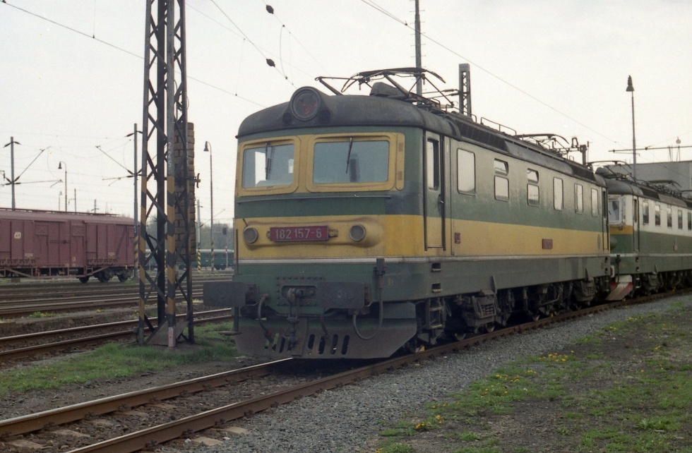 182 157-8