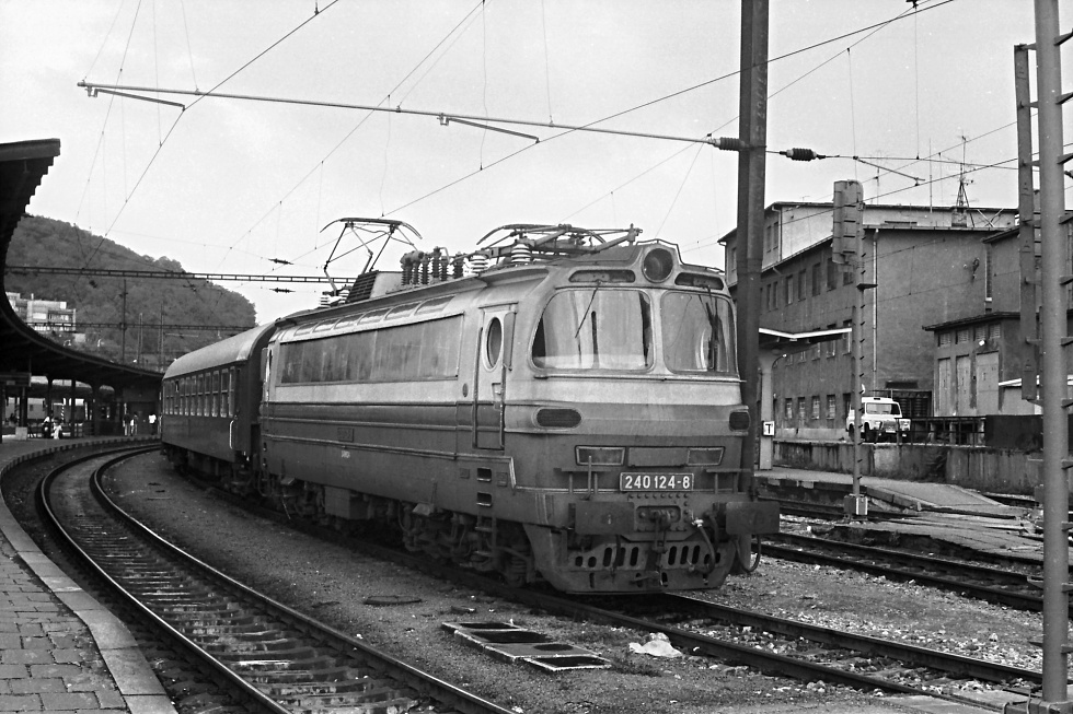 240 124-8