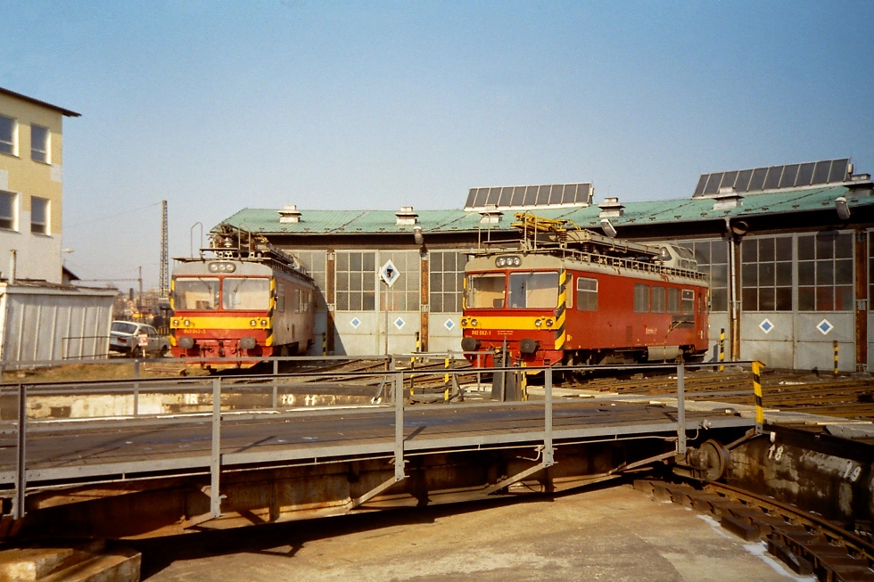 892 042-3
