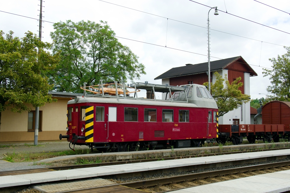 890 053-2