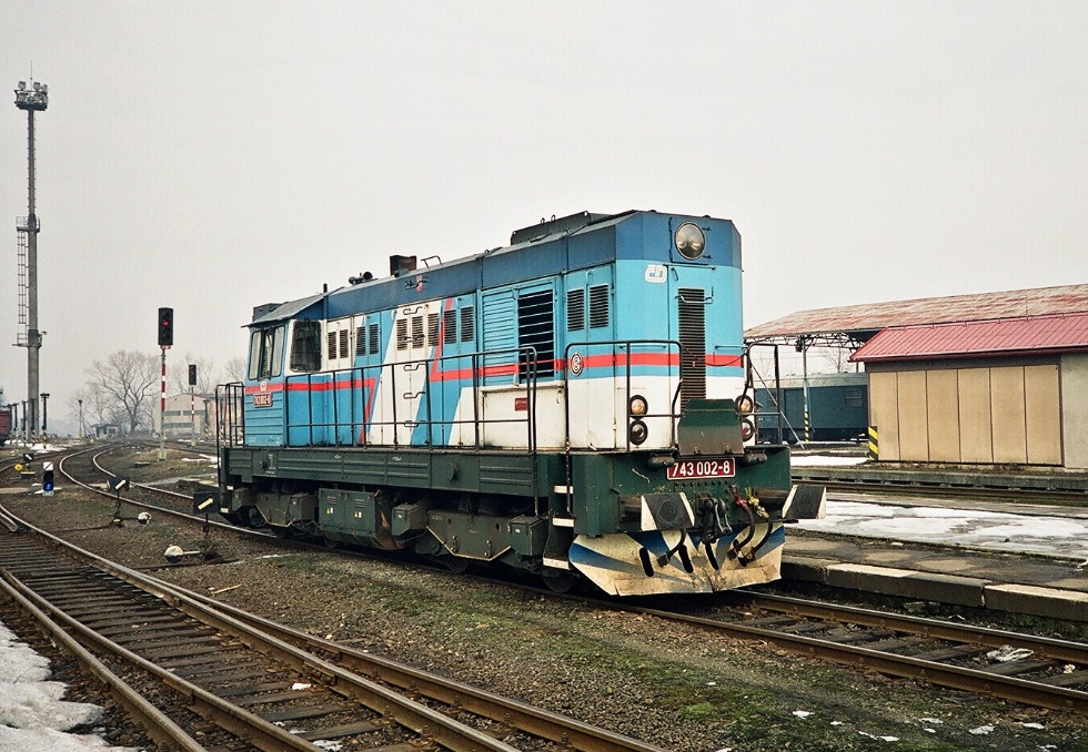 743 002-8