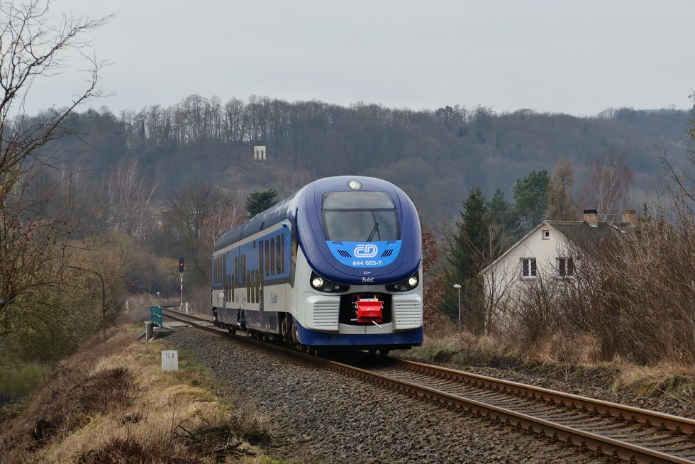 844 025-7