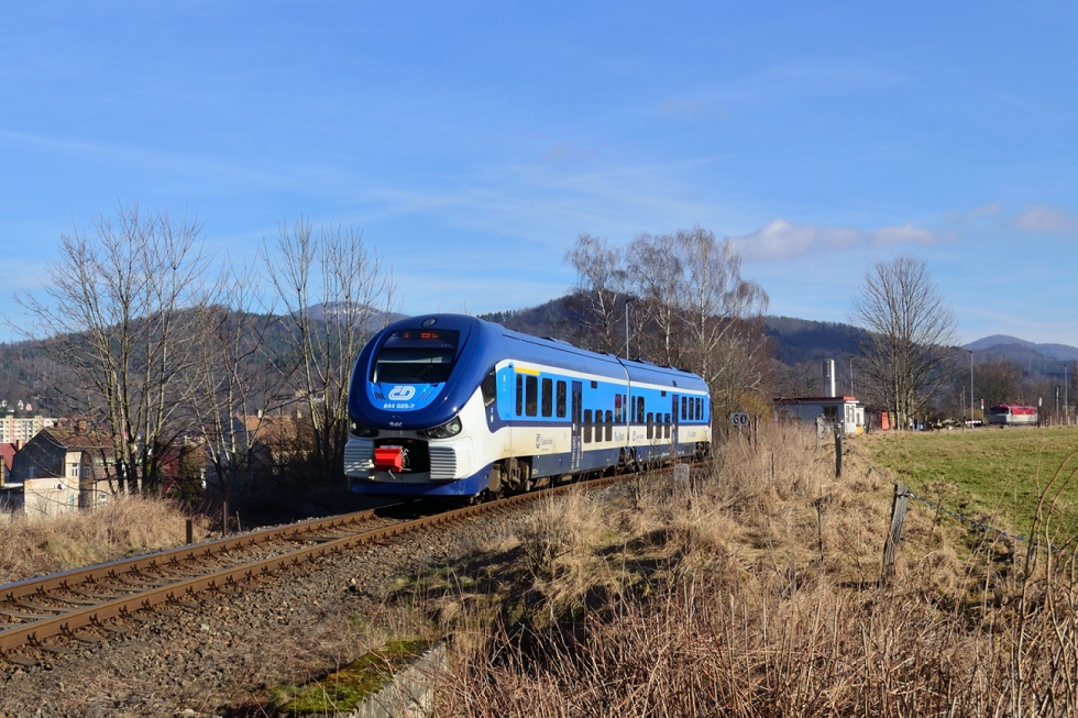 844 025-7