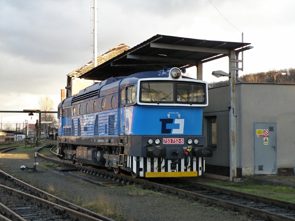 753 752-5