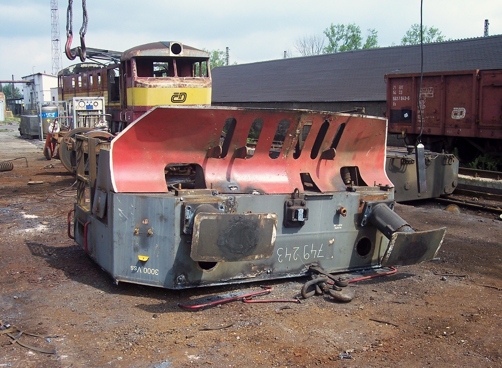 749 243-2
