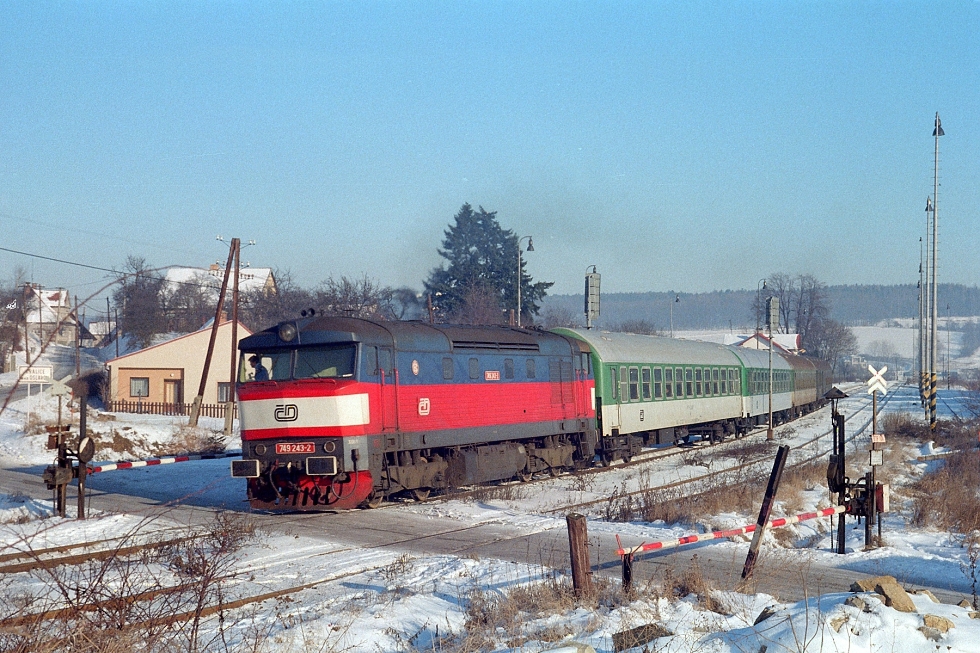749 243-2