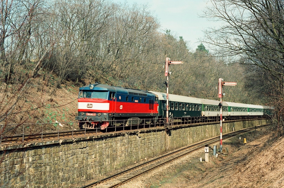 749 243-2