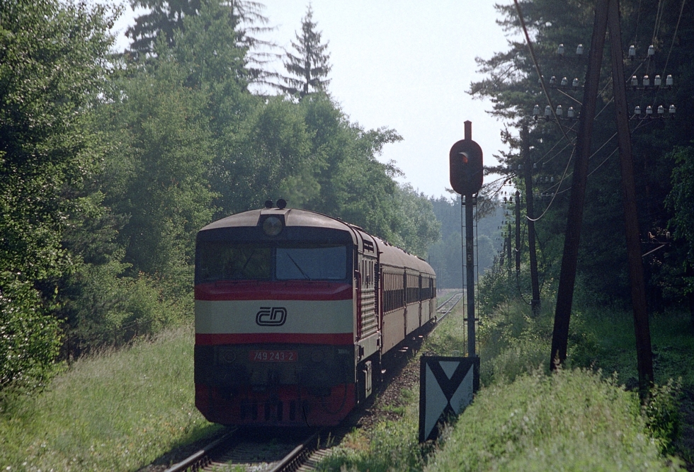 749 243-2