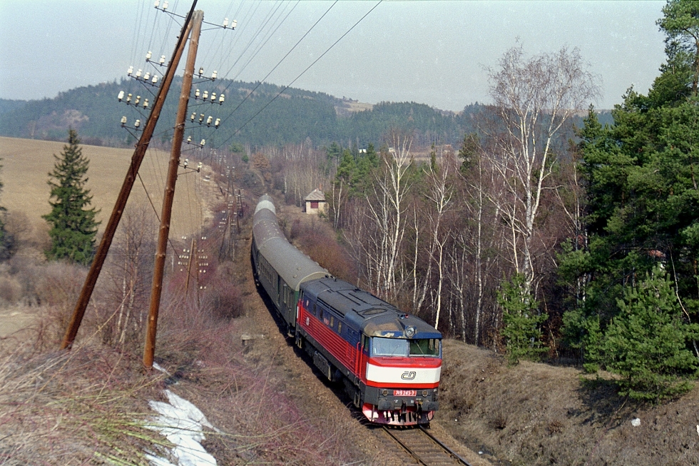 749 243-2