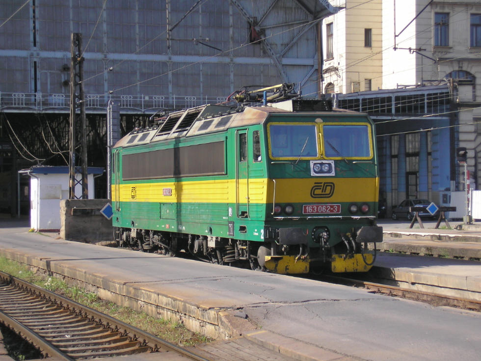 163 062-3