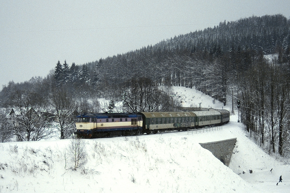 749 245-7